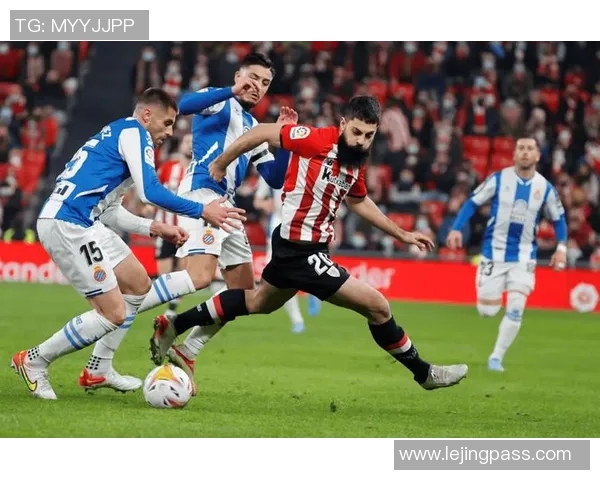 西甲激战巴黎圣日耳曼与波尔图战成平局引发全场惊呼