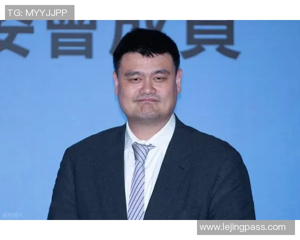 姚明与谢小海的友谊之路：从篮球场到人生舞台的精彩交汇