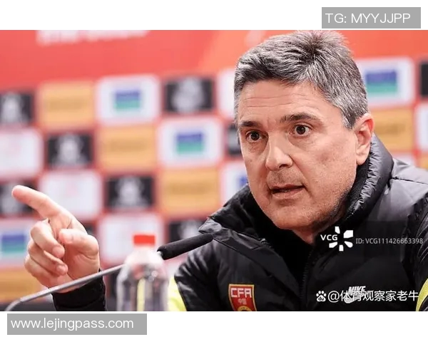 西甲激战：本菲卡3-0拜仁乌龙球引发争议判罚全场沸腾